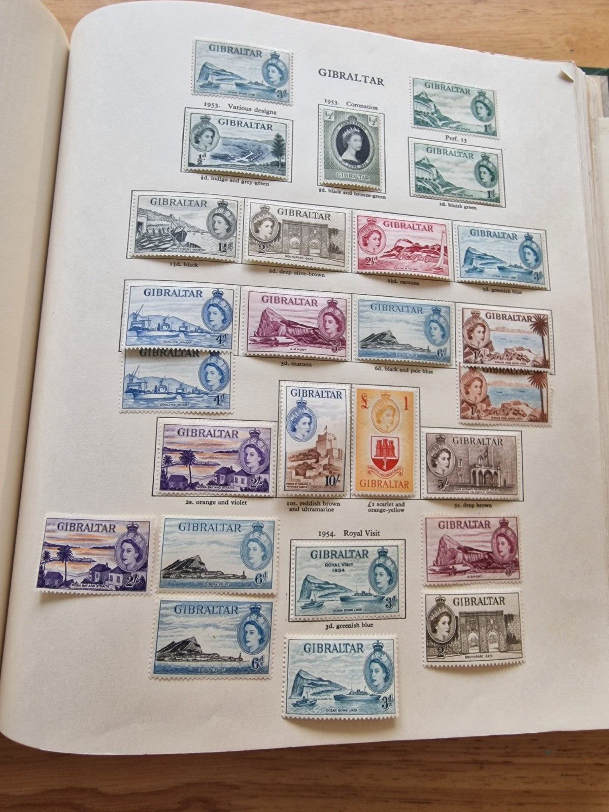 Superb QEII Mint Collection in 4 New Age Albums Cat £28,000++