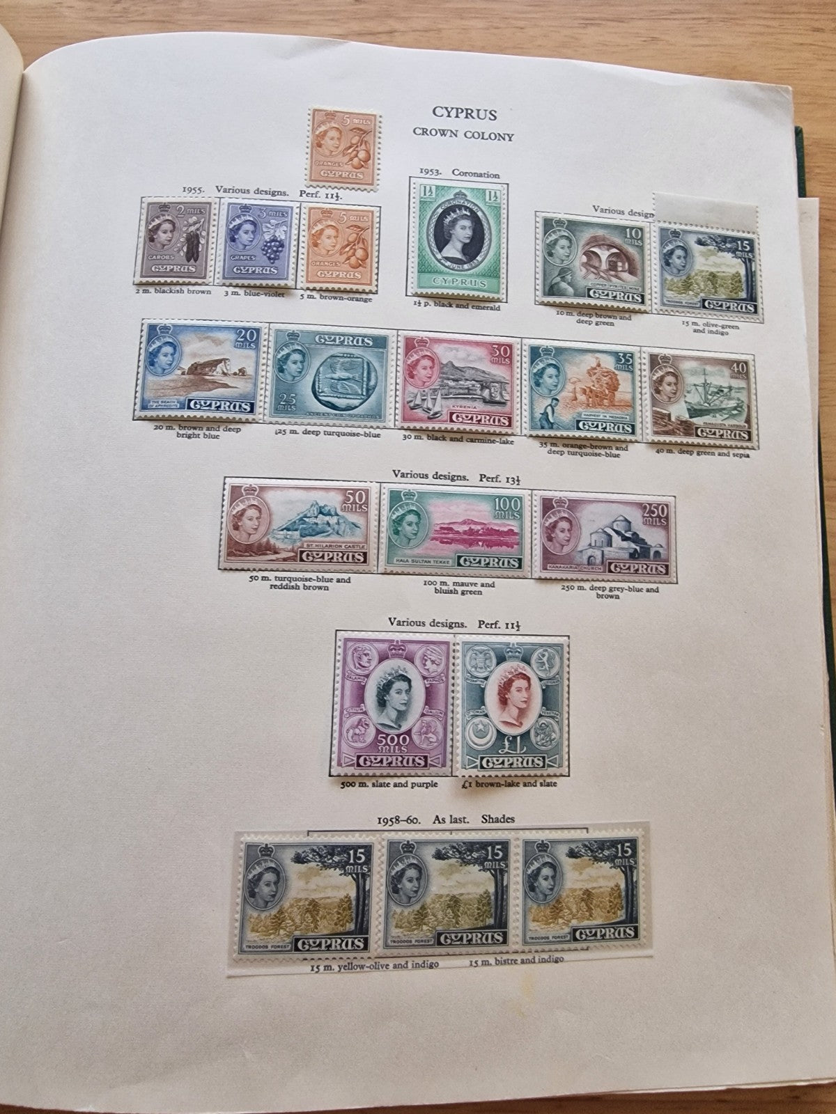 Superb QEII Mint Collection in 4 New Age Albums Cat £28,000++