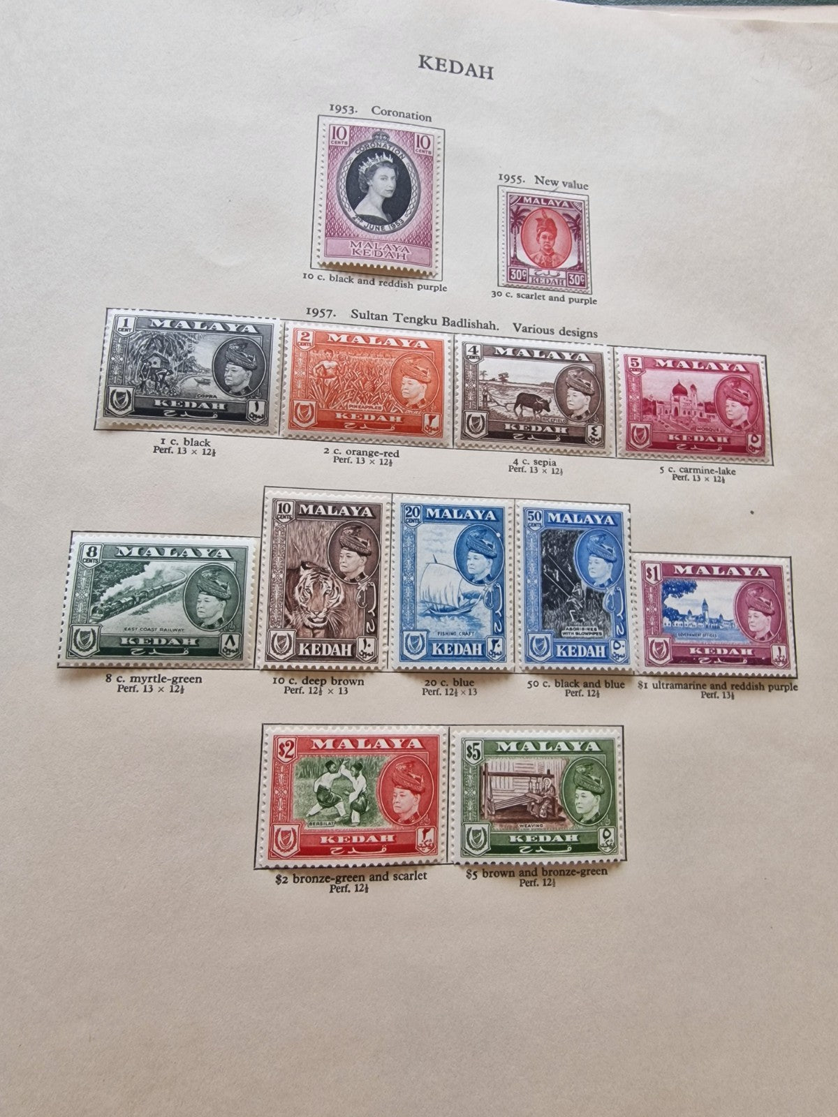 Superb QEII Mint Collection in 4 New Age Albums Cat £28,000++