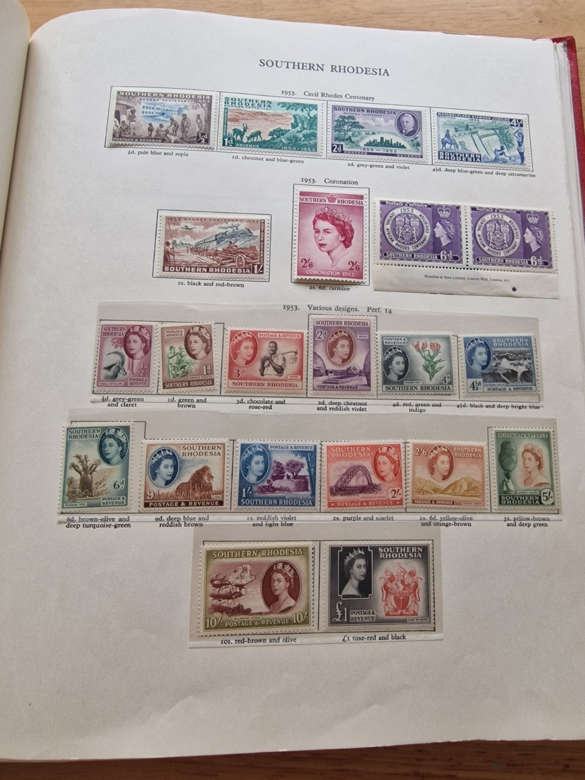 Superb QEII Mint Collection in 4 New Age Albums Cat £28,000++